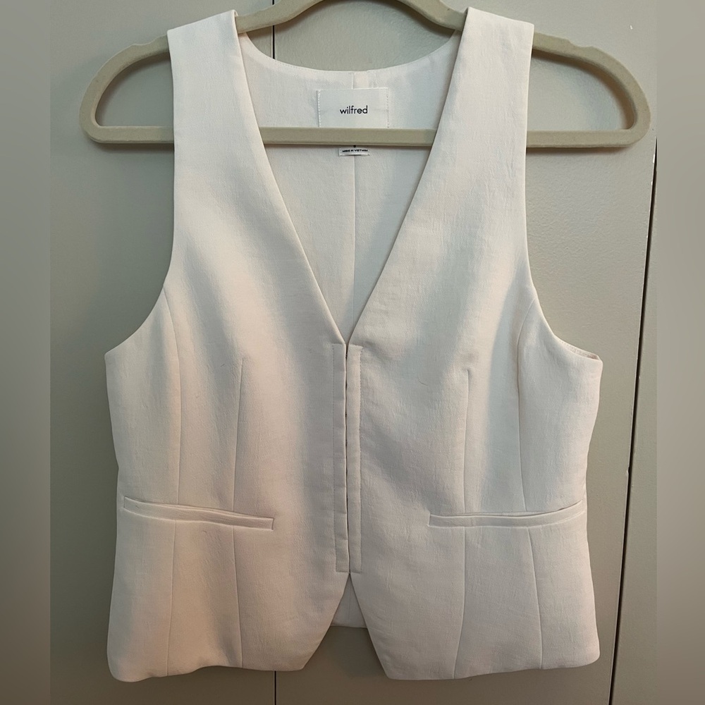 Wilfred crepette attire vest
